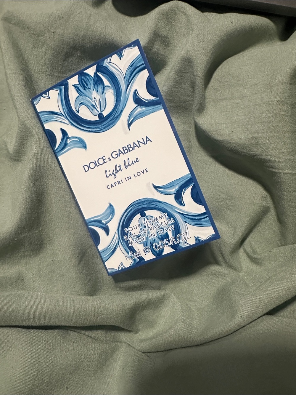 4/$15 dolce and gabbana light blue capri in love sample
